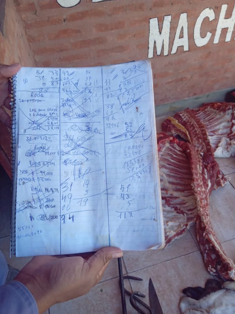 Tenía en su casa un matadero básico sin habilitación: incautaron 100 kilos de carne