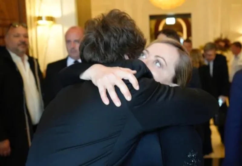 Javier Milei y Georgia Meloni compartieron un almuerzo tras el funeral del papa Francisco Javier Milei y Georgia Meloni compartieron un almuerzo tras el funeral del papa Francisco