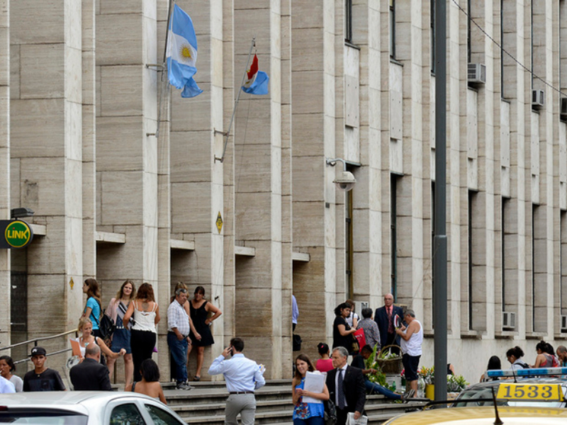 La Justicia de Rosario falló a favor de una jubilada docente y contra la ley de reforma de Pullaro La Justicia de Rosario falló a favor de una jubilada docente y contra la ley de reforma de Pullaro