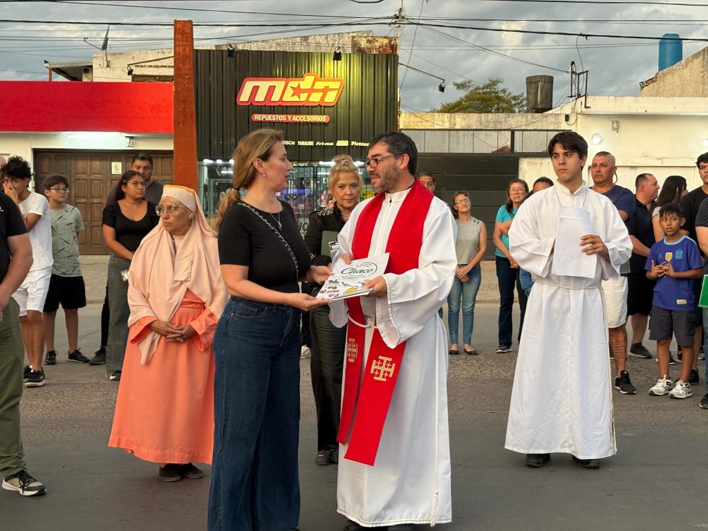 La religión como puente de fe y cultura: el Instituto de Turismo acompañó la Octava Edición del Vía Crucis