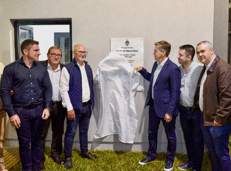 Zdero inauguró un complejo habitacional de 32 departamentos en Sáenz Peña Zdero inauguró un complejo habitacional de 32 departamentos en Sáenz Peña