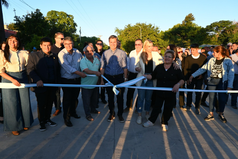 Zdero inauguró cuadras de pavimento urbano en Las Palmas Zdero inauguró cuadras de pavimento urbano en Las Palmas