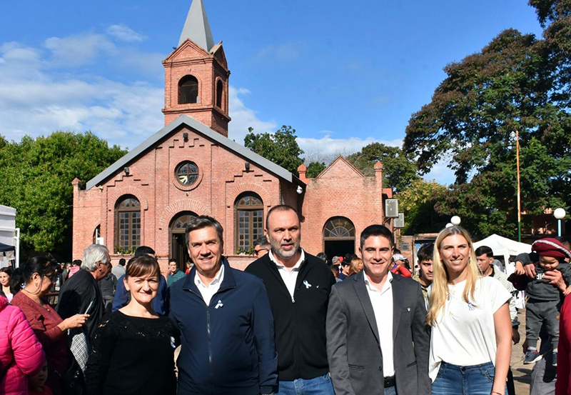 Zdero acompañó misa y celebraciones de Santa Rita: “Siempre pido que los chaqueños podamos unirnos y crecer” Zdero acompañó misa y celebraciones de Santa Rita: “Siempre pido que los chaqueños podamos unirnos y crecer”