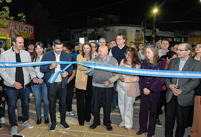 Sáenz Peña: el intendente Cipolini inauguró la puesta en valor de la plaza Juan B. Justo Sáenz Peña: el intendente Cipolini inauguró la puesta en valor de la plaza Juan B. Justo