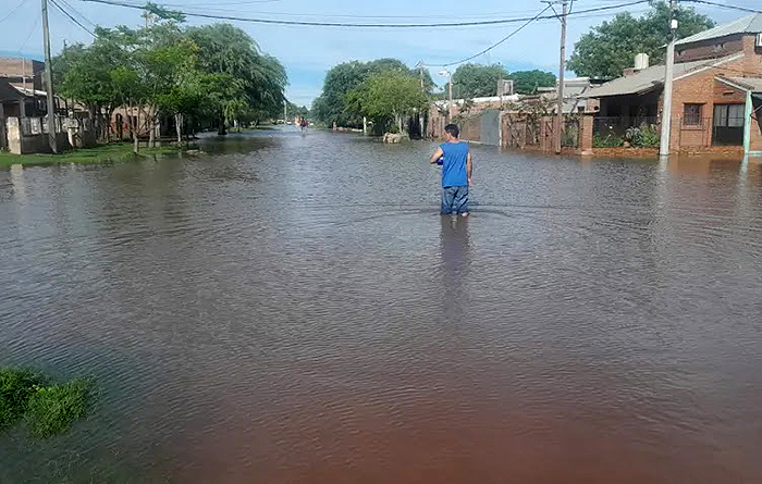 Desde el Municipio asisten a familias en barrios afectados por las intensas lluvias en Sáenz Peña Desde el Municipio asisten a familias en barrios afectados por las intensas lluvias en Sáenz Peña