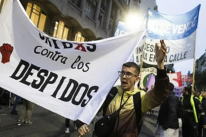 Empleo formal: la caída en el sector privado fue seis veces mayor que el público Empleo formal: la caída en el sector privado fue seis veces mayor que el público