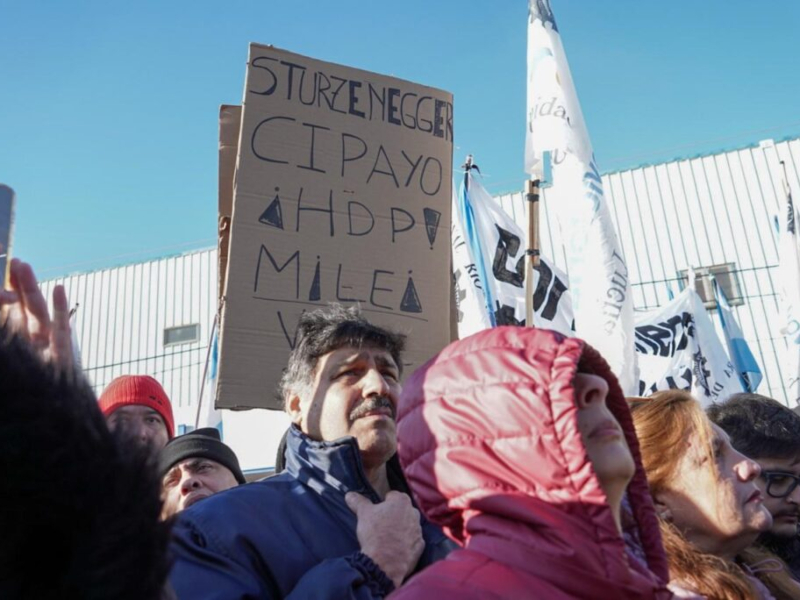 “Conciliación obligatoria las pelotas”, el grito de la UOM que mantiene el paro total en Tierra del Fuego contra la eliminación de aranceles a productos electrónicos “Conciliación obligatoria las pelotas”, el grito de la UOM que mantiene el paro total en Tierra del Fuego contra la eliminación de aranceles a productos electrónicos