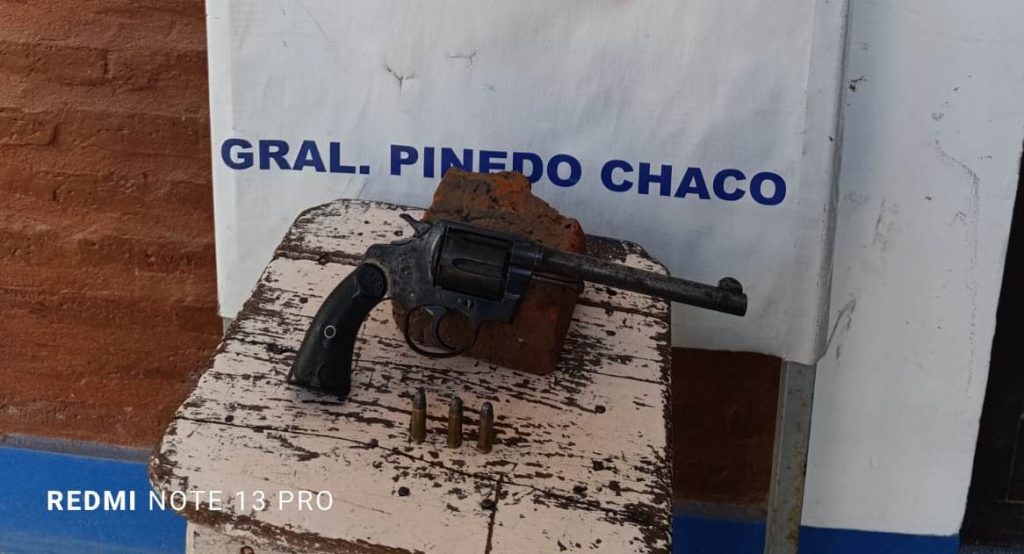 En Pinedo, dos sujetos comenzaron a disparar al aire y terminaron tras las rejas En Pinedo, dos sujetos comenzaron a disparar al aire y terminaron tras las rejas