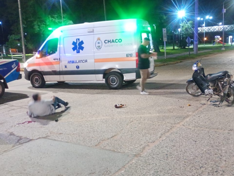 Motociclista terminó hospitalizado tras ser chocado por “wileros” en Sáenz Peña Motociclista terminó hospitalizado tras ser chocado por “wileros” en Sáenz Peña