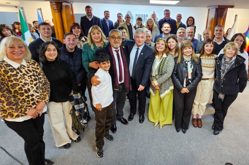 Tras 40 años de servicio, el secretario Parlamentario Darío Gamarra se acogió al beneficio de la jubilación; lo sucede Gustavo Corradi Tras 40 años de servicio, el secretario Parlamentario Darío Gamarra se acogió al beneficio de la jubilación; lo sucede Gustavo Corradi