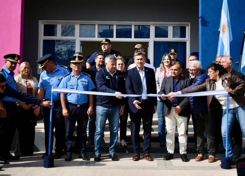 El gobernador Zdero inauguró las refacciones y la ampliación de la División Microtráfico El gobernador Zdero inauguró las refacciones y la ampliación de la División Microtráfico