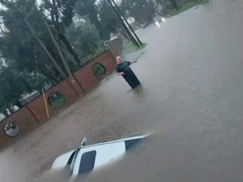 Cayeron más de 300 milímetros de agua en 24 horas y hay más de mil evacuados en la provincia de Buenos Aires Cayeron más de 300 milímetros de agua en 24 horas y hay más de mil evacuados en la provincia de Buenos Aires