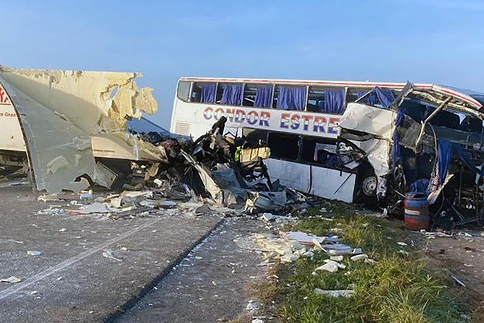 Entre el desfinanciamiento y el afán privatizador la motosierra mata: el estado desastroso de las Rutas argentinas Entre el desfinanciamiento y el afán privatizador la motosierra mata: el estado desastroso de las Rutas argentinas