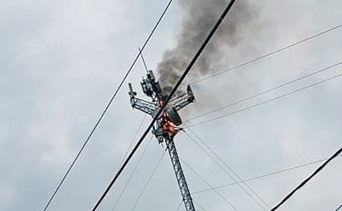 Detienen a un hombre por incendiar once antenas de telefonía en Corrientes y todo el NEA Detienen a un hombre por incendiar once antenas de telefonía en Corrientes y todo el NEA