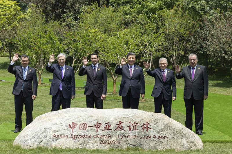 Xi y China cultivan nuevos lazos con Asia Central por la antigua Ruta de la Seda Xi y China cultivan nuevos lazos con Asia Central por la antigua Ruta de la Seda