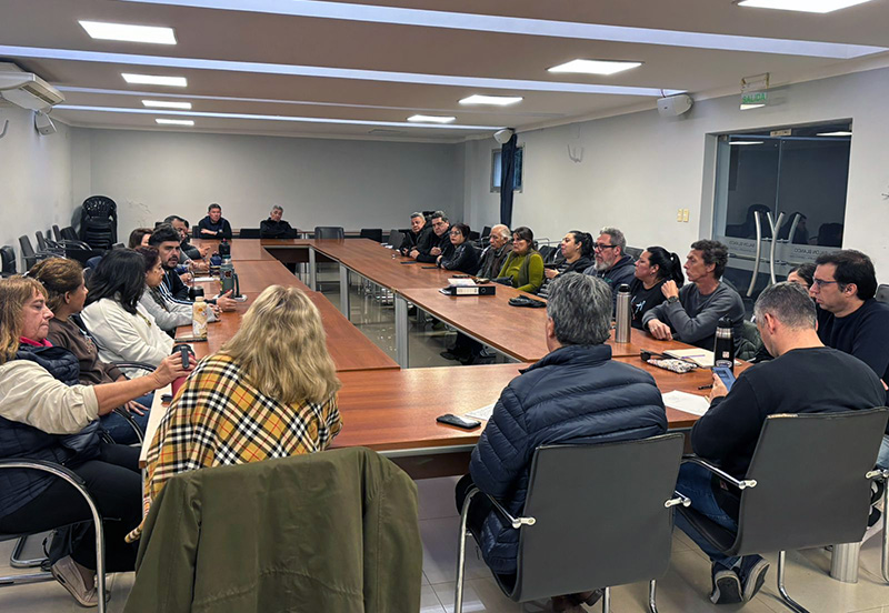 Capitanich se reunió con gremios estatales: “Unidad y acción conjunta para poner un freno al atropello” Capitanich se reunió con gremios estatales: “Unidad y acción conjunta para poner un freno al atropello”