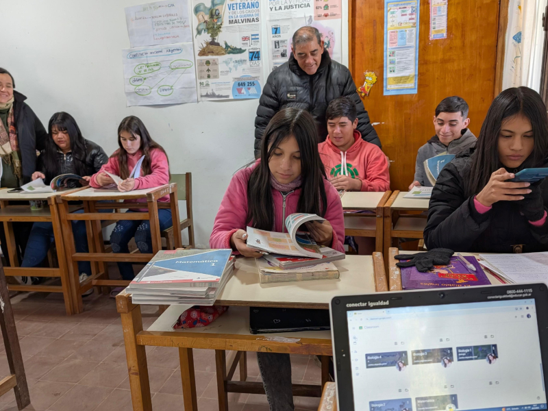 Educación continúa el acompañamiento en territorio para fortalecer a las escuelas mediadas por TIC Educación continúa el acompañamiento en territorio para fortalecer a las escuelas mediadas por TIC