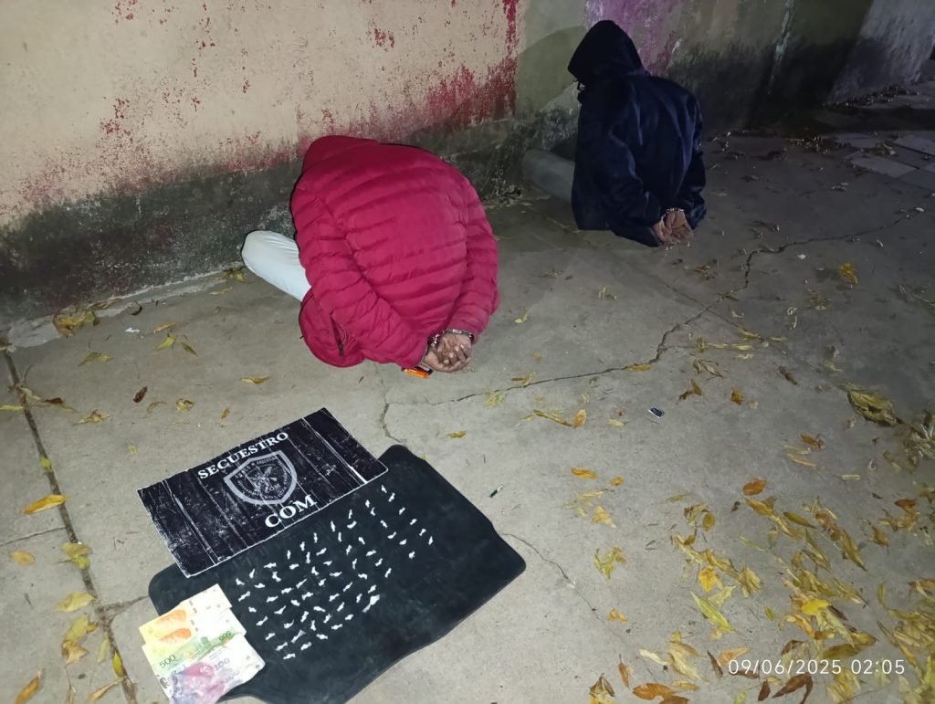 Detuvieron a dos jóvenes con más de 60 envoltorios de cocaína en Barranqueras Detuvieron a dos jóvenes con más de 60 envoltorios de cocaína en Barranqueras