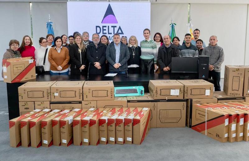 El Gobierno entregó equipamientos informáticos a la Dirección de Catastro El Gobierno entregó equipamientos informáticos a la Dirección de Catastro