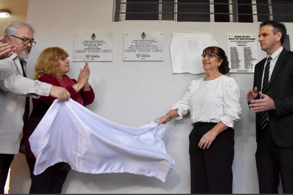 El gobierno acompañó el acto por las bodas de oro de la Escuela Secundaria 36 de Fontana