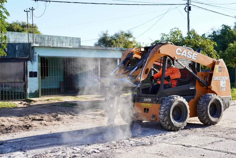 El Municipio de Barranqueras continúa el Plan de Bacheo con financiamiento propio El Municipio de Barranqueras continúa el Plan de Bacheo con financiamiento propio