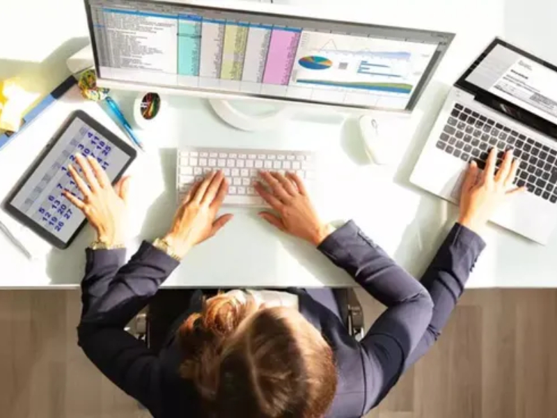 Pluriempleo y sobreocupación: las dos caras de la pérdida del poder adquisitivo y la precarización Pluriempleo y sobreocupación: las dos caras de la pérdida del poder adquisitivo y la precarización