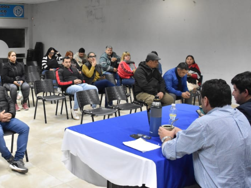 La CGT Chaco reclamó al gobierno y al IPDUV por la paralización de 40 viviendas La CGT Chaco reclamó al gobierno y al IPDUV por la paralización de 40 viviendas