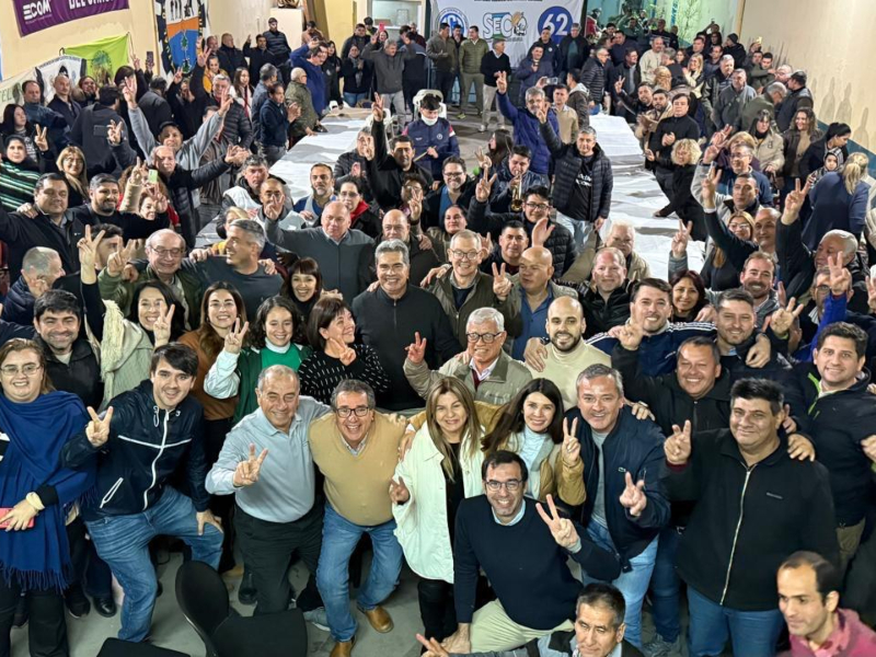 Intendentes, sindicatos y referentes de toda la provincia pidieron por Capitanich senador y el PJ se encamina a la unidad Intendentes, sindicatos y referentes de toda la provincia pidieron por Capitanich senador y el PJ se encamina a la unidad