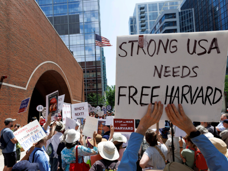 EE.UU.: una jueza exigió al gobierno de Trump que justifique el recorte de fondos a Harvard EE.UU.: una jueza exigió al gobierno de Trump que justifique el recorte de fondos a Harvard