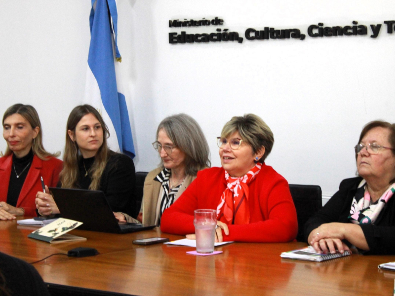 La ministra Naidenoff anunció la puesta en marcha del programa Escuelas Alfa en Red La ministra Naidenoff anunció la puesta en marcha del programa Escuelas Alfa en Red