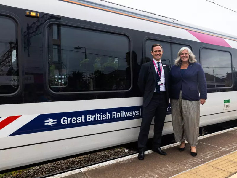 El Reino Unido avanza en un plan de renacionalización ferroviaria que cubre casi el 30% de la red El Reino Unido avanza en un plan de renacionalización ferroviaria que cubre casi el 30% de la red
