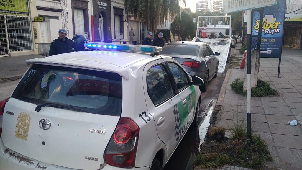 Se negó al control de alcoholemia en Resistencia y se atrincheró en su vehículo