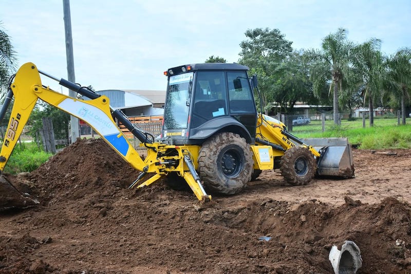 Avanzan en la colocación de tubos de alcantarillas en Juan José Castelli Avanzan en la colocación de tubos de alcantarillas en Juan José Castelli