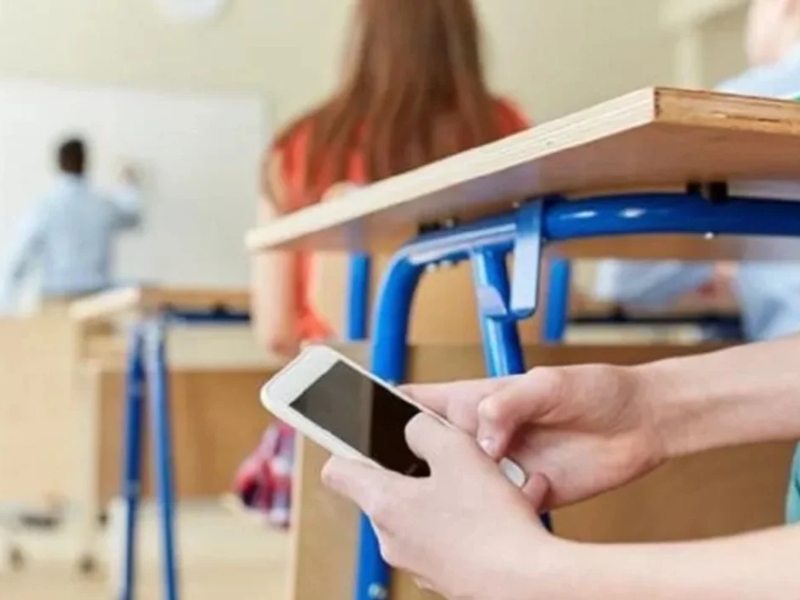 Neuquén: aprueban una ley que regula el uso de celulares en las escuelas Neuquén: aprueban una ley que regula el uso de celulares en las escuelas