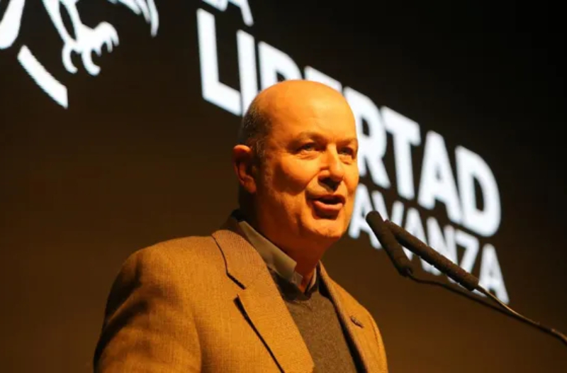 La Justicia suspendió el examen de idoneidad para los estatales impulsado por Sturzenegger La Justicia suspendió el examen de idoneidad para los estatales impulsado por Sturzenegger