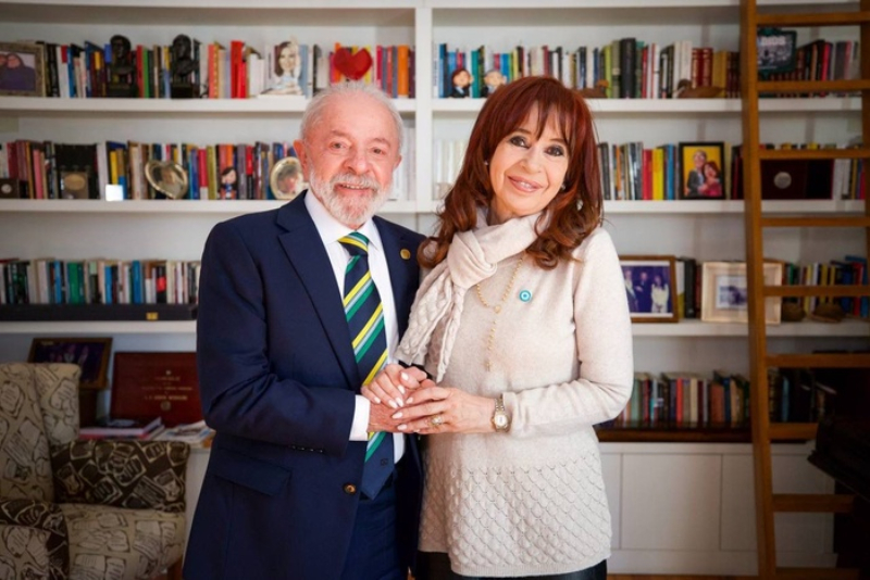 Cristina Kirchner recibió a Lula y afirmó que “fue un acto político de solidaridad” Cristina Kirchner recibió a Lula y afirmó que “fue un acto político de solidaridad”