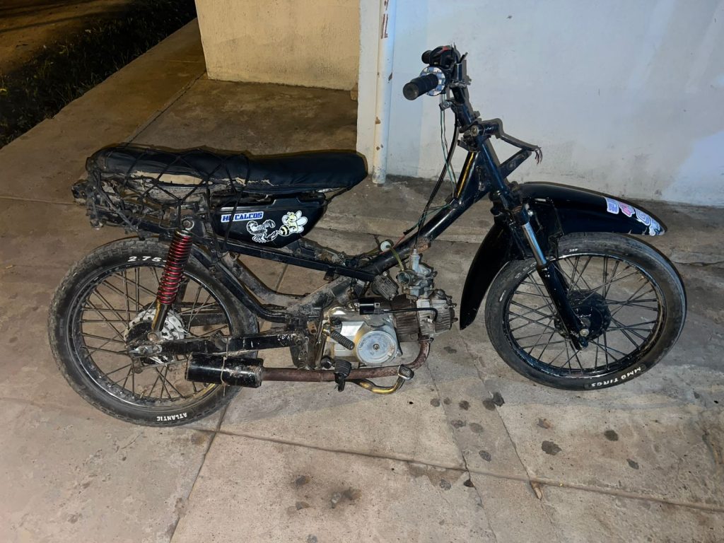 Evadieron un control y la madre de uno agredió a un policía en Villa Berthet