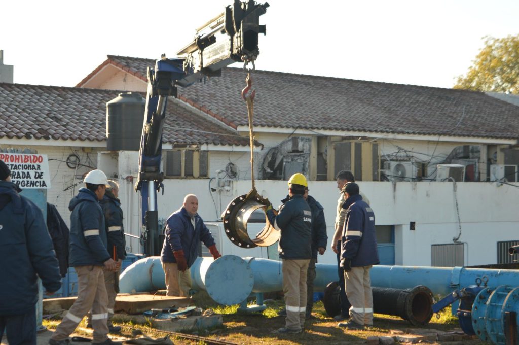 Sameep continúa con la instalación de equipos de bombeo para optimizar el servicio en Resistencia