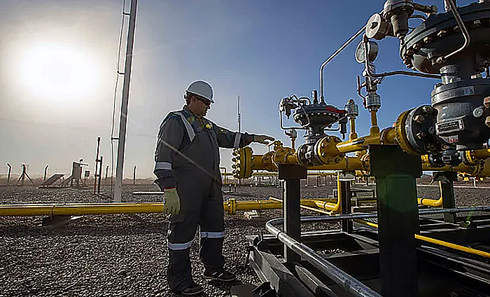 Extorsión invernal en Vaca Muerta: el precio-dádiva de Milei a las empresas productoras de gas Extorsión invernal en Vaca Muerta: el precio-dádiva de Milei a las empresas productoras de gas