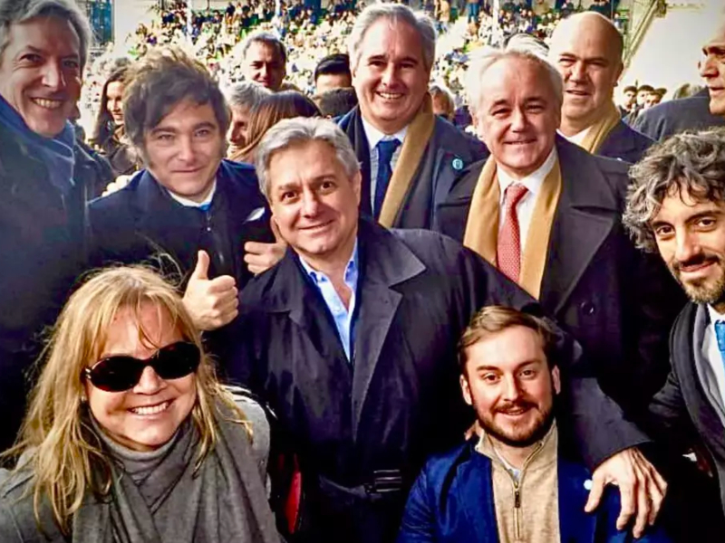 El gobierno de Milei evalúa un canje de deuda, pero antes debe sortear la campaña y el resultado electoral El gobierno de Milei evalúa un canje de deuda, pero antes debe sortear la campaña y el resultado electoral