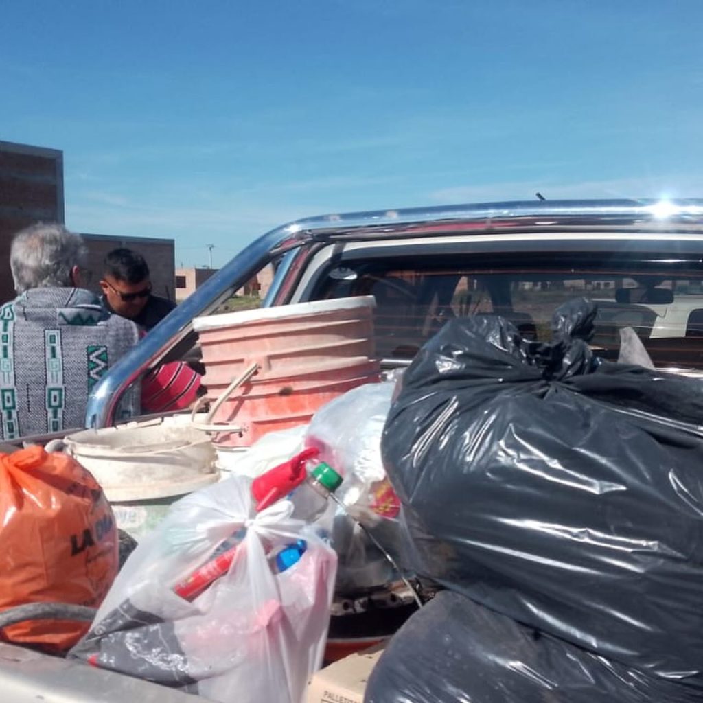 Detectan a una camioneta arrojando basura en el canal de Soberanía Nacional