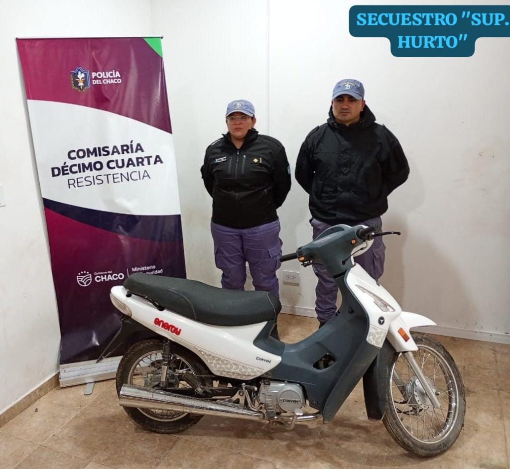 Arrastraba una motocicleta, pero al ver a los agentes la abandonó