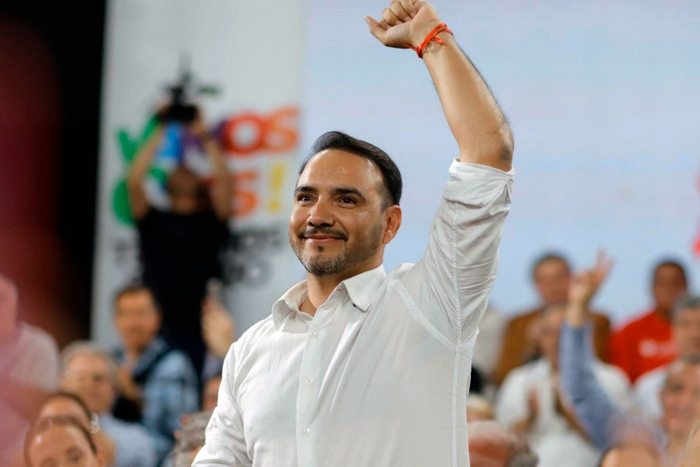 Juan Pablo Valdés asume la gobernación de Corrientes y sigue el misterio sobre su gabinete Juan Pablo Valdés asume la gobernación de Corrientes y sigue el misterio sobre su gabinete