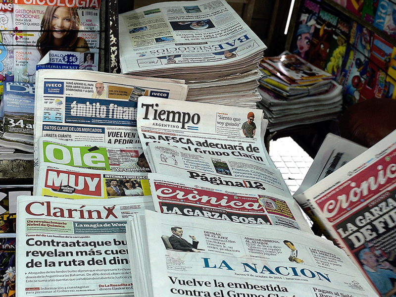A pedido de los grandes medios, el gobierno desreguló la distribución y venta de diarios y revistas A pedido de los grandes medios, el gobierno desreguló la distribución y venta de diarios y revistas