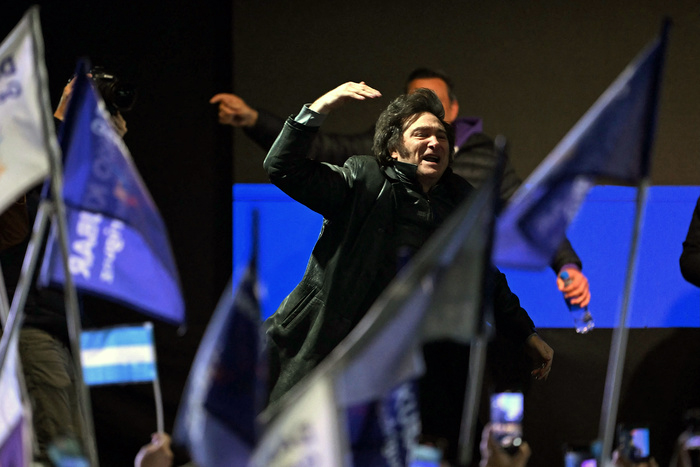 El operativo piedrazos fracasó y Milei tuvo un cierre de campaña deslucido El operativo piedrazos fracasó y Milei tuvo un cierre de campaña deslucido