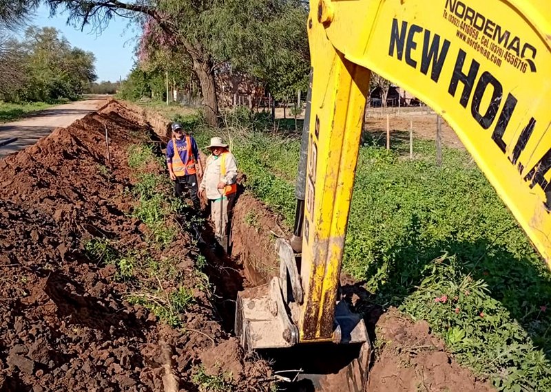 SAMEEP amplía de la red de agua en el paraje La Chiquita cerca de Sáenz Peña SAMEEP amplía de la red de agua en el paraje La Chiquita cerca de Sáenz Peña