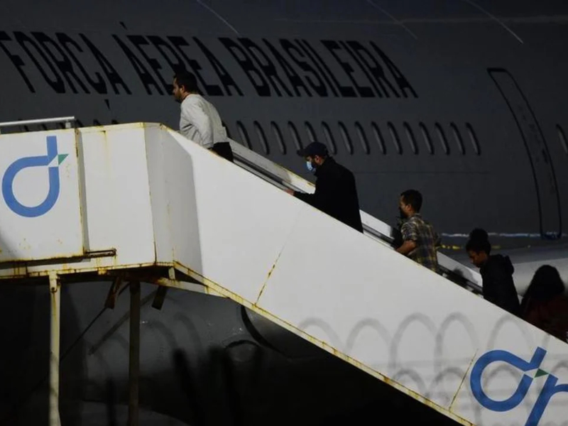 Trump no perdona ni a los argentinos y un grupo de deportados viaja hacia Buenos Aires Trump no perdona ni a los argentinos y un grupo de deportados viaja hacia Buenos Aires