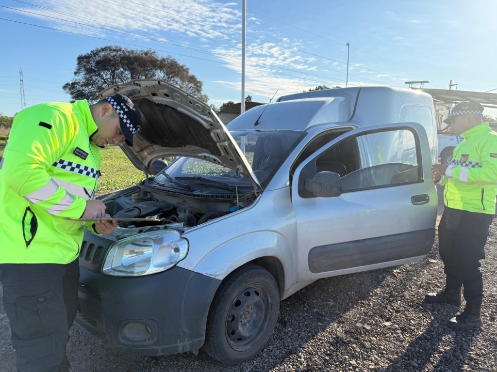 En menos de 24 horas, incautaron cuatro vehículos con pedido de secuestro, drogas y cigarrillos de contrabando