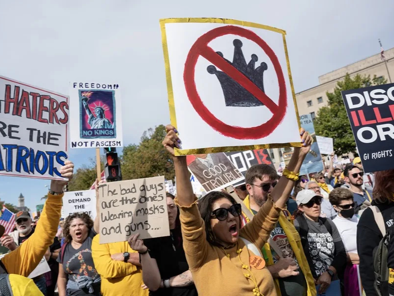 Millones de personas en todo EE.UU. protestan contra Trump: “No queremos Reyes” Millones de personas en todo EE.UU. protestan contra Trump: “No queremos Reyes”