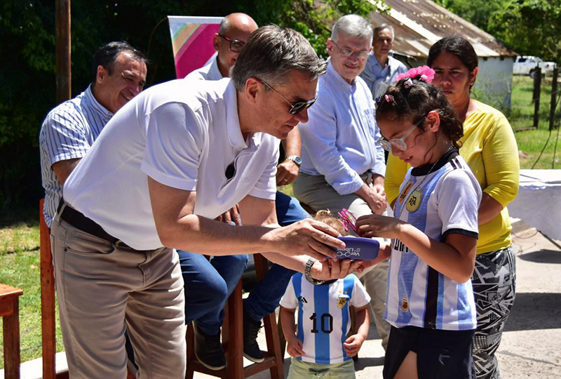 Zdero entregó en Basail una nueva ambulancia y anteojos del programa “Ver para ser libres” Zdero entregó en Basail una nueva ambulancia y anteojos del programa “Ver para ser libres”